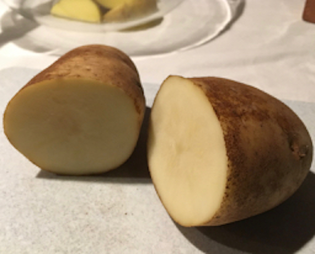 cutting Russet potatoes to wedges