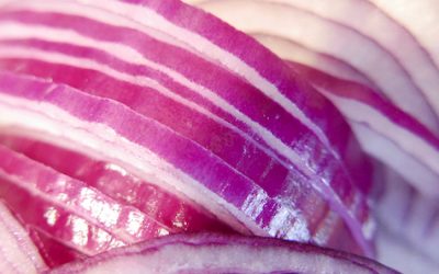 How to sauté purple onions to a delicious crisp?
